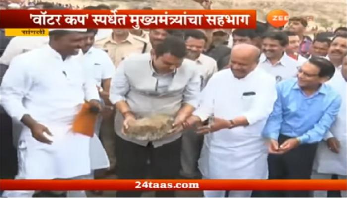 मुख्यमंत्री देवेंद्र फडणवीसांचे ग्रामस्थांबरोबर श्रमदान मुख्यमंत्री देवेंद्र फडणवीसांचे ग्रामस्थांबरोबर श्रमदान