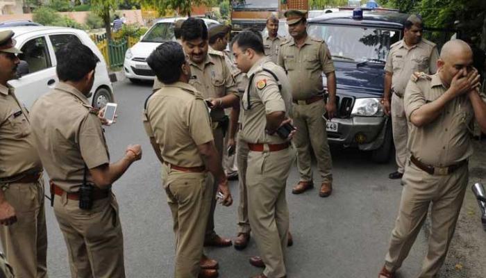कर्नाटक सत्ता संघर्ष : कडक पोलीस बंदोबस्तात काँग्रेस-जेडीएसचे आमदार विधानभवनात कर्नाटक सत्ता संघर्ष : कडक पोलीस बंदोबस्तात काँग्रेस-जेडीएसचे आमदार विधानभवनात