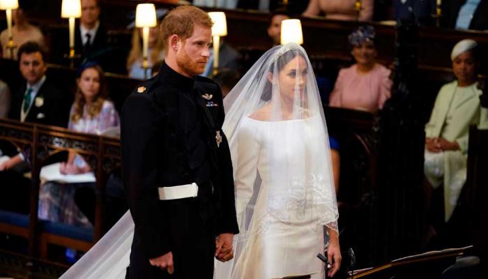 Royal Wedding : शाही सोहळ्यात मोडली गेली 'ही' जुनी परंपरा Royal Wedding : शाही सोहळ्यात मोडली गेली 'ही' जुनी परंपरा
