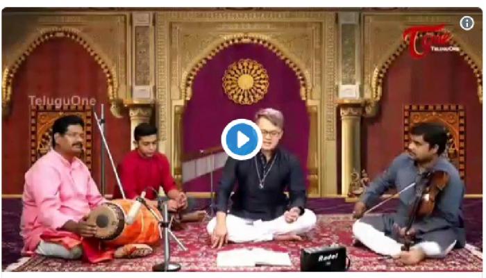 पाहा, चीनी कलाकार भारतीय शास्त्रीय संगीत गातोय.... पाहा, चीनी कलाकार भारतीय शास्त्रीय संगीत गातोय....
