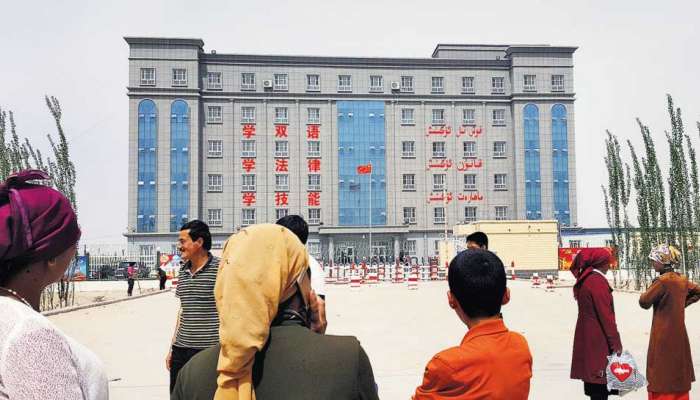 मुस्लिमांना 'देशभक्त' बनवण्यासाठी चीनमध्ये प्रशिक्षण कॅम्प मुस्लिमांना 'देशभक्त' बनवण्यासाठी चीनमध्ये प्रशिक्षण कॅम्प