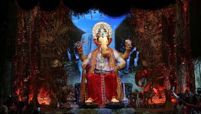 लालबाग-परळला आज जाणाऱ्या गणेश भक्तांसाठी महत्वाची बातमी लालबाग-परळला आज जाणाऱ्या गणेश भक्तांसाठी महत्वाची बातमी