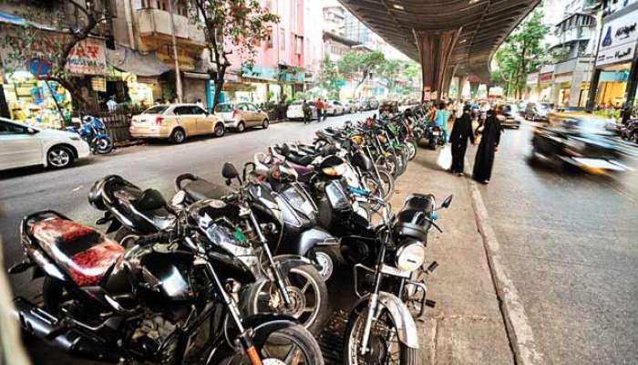 बेवारस वाहनांची जबाबदारी झटकणं सरकारला पडलं महाग बेवारस वाहनांची जबाबदारी झटकणं सरकारला पडलं महाग