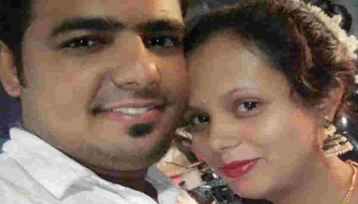 कौमार्य चाचणीला विरोध करणाऱ्या महिलेला गरबा खेळण्यापासून रोखले कौमार्य चाचणीला विरोध करणाऱ्या महिलेला गरबा खेळण्यापासून रोखले