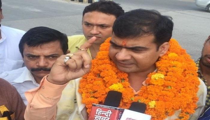 पाकिस्तानला धडा शिकवण्यासाठी एकटेच निघाले पाकिस्तानला पाकिस्तानला धडा शिकवण्यासाठी एकटेच निघाले पाकिस्तानला